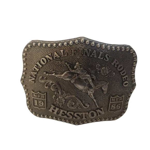 Hesston NFR Belt Buckle Metal Anniversary Series 1986 Signed By Fred Fellows - Picture 2 of 5